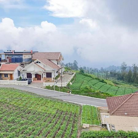 Tengger Indah Bromo Homestay at Desa Wisata Bromo Probolinggo Exterior foto